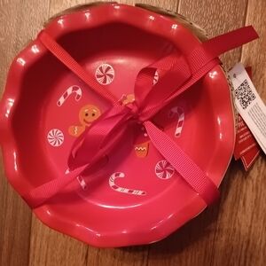 NWT Red Gingerbread SET of 2 Mini pie pans. CHRISTMAS 2023